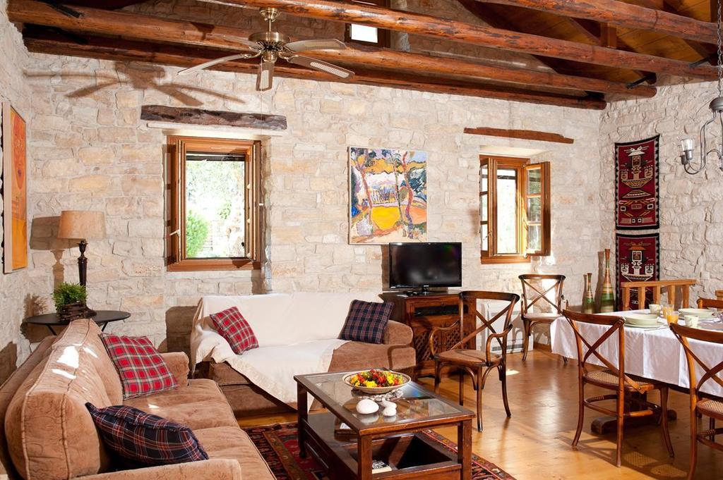 Kiparissi Villa Kourtaiika Dış mekan fotoğraf
